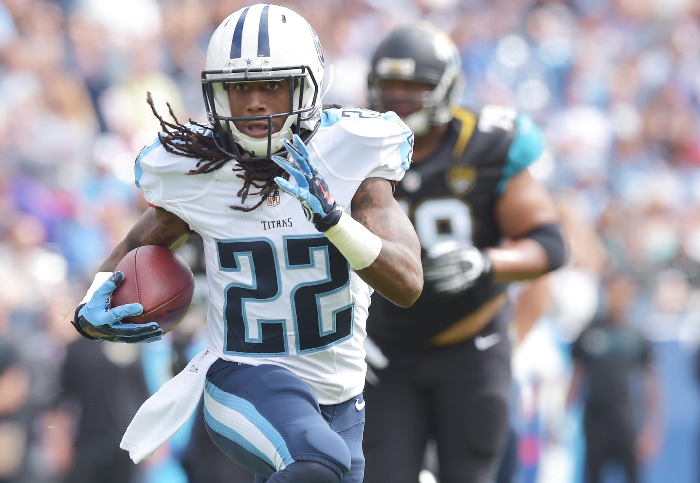 Tennessee Titans running back Dexter McCluster (22) tries to break