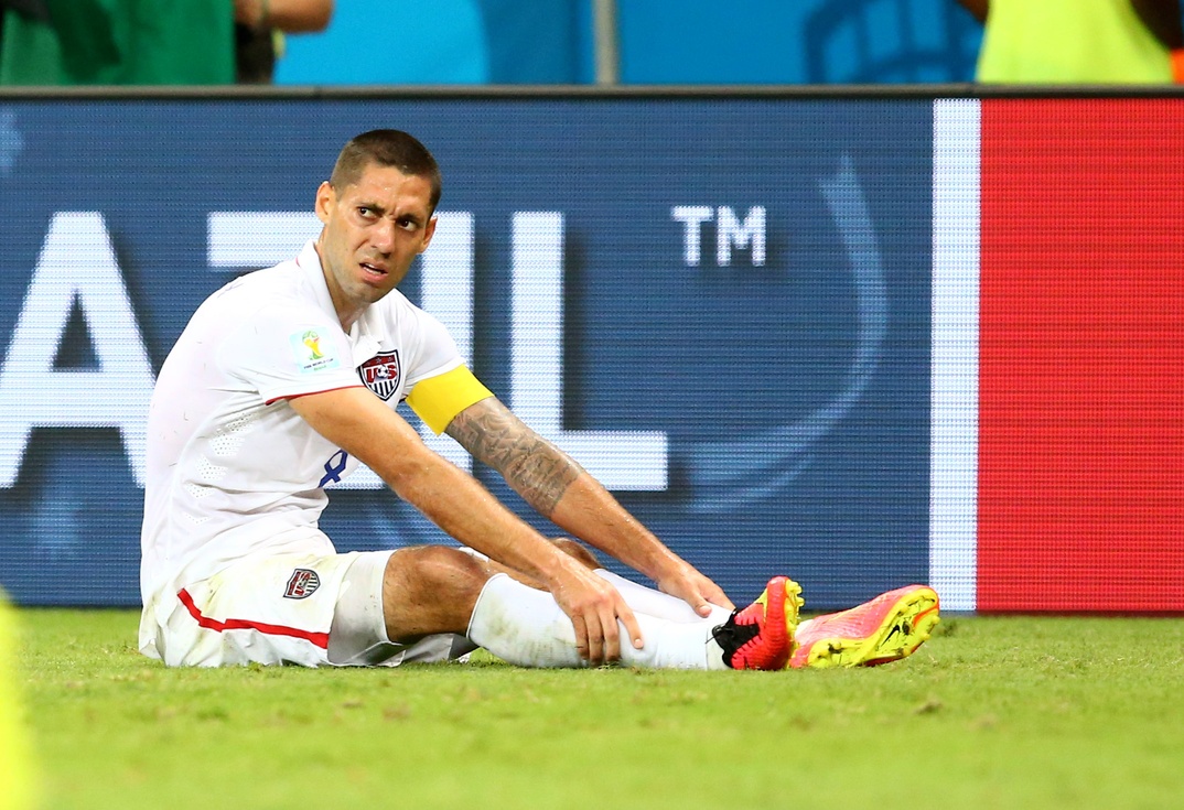 Clint Dempsey injures hamstring, out 2-3 weeks - Chicago - Chicago Sun-Times