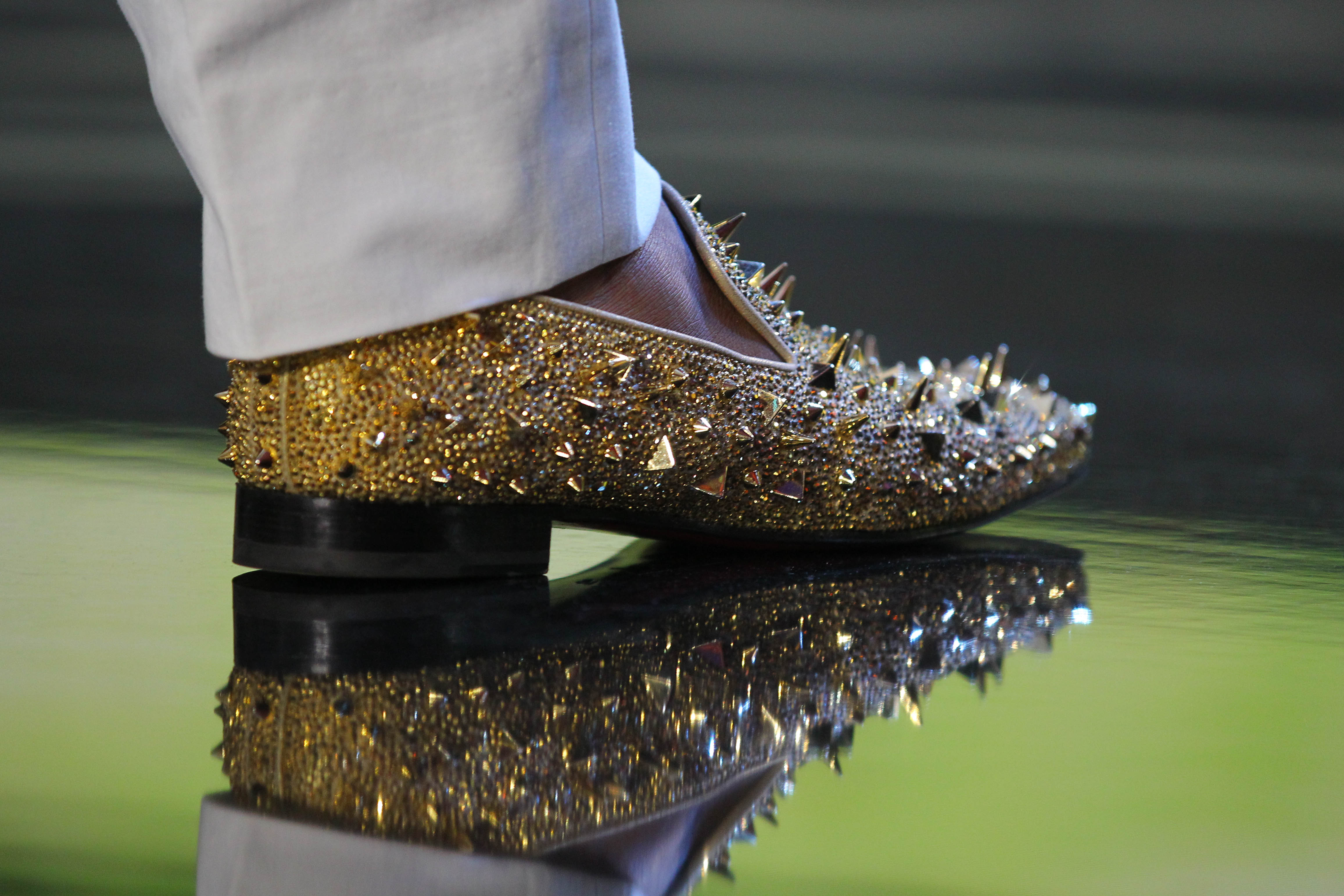 Dante Fowler Jr. Follows Up Gold Watch At Combine With White Suit At NFL  Draft