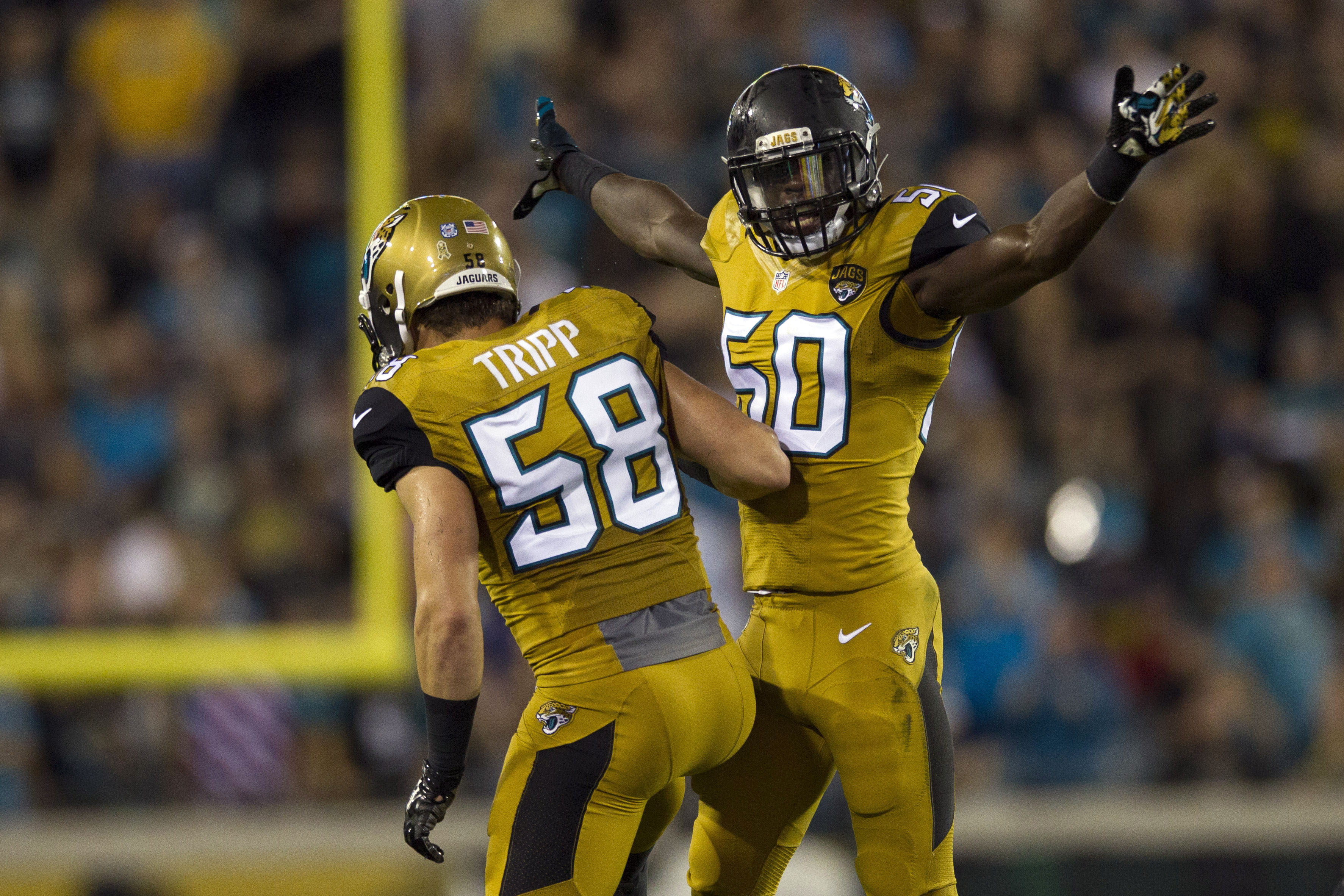 Telvin Smith establishes leadership through energy, accountability