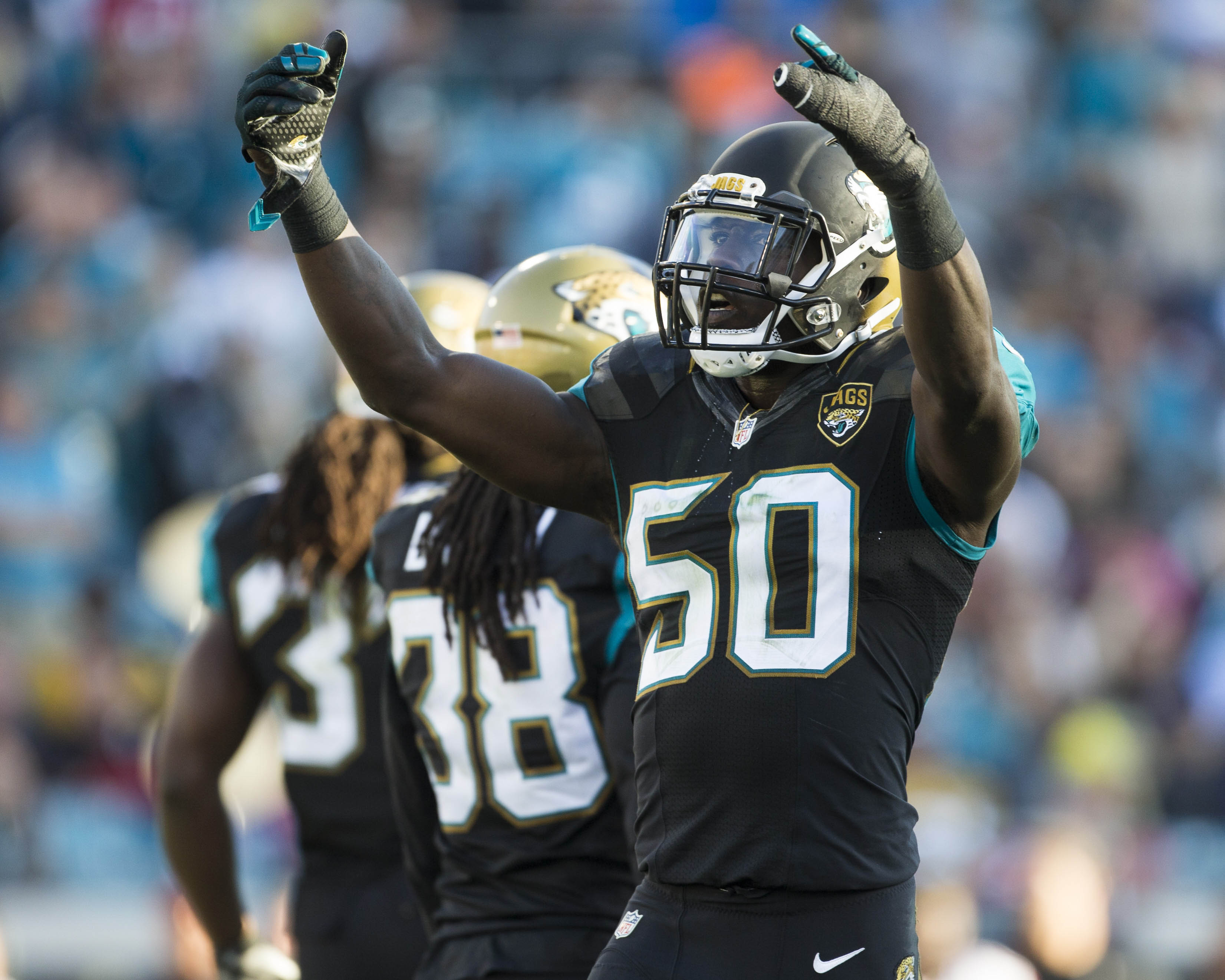 Telvin Smith establishes leadership through energy, accountability