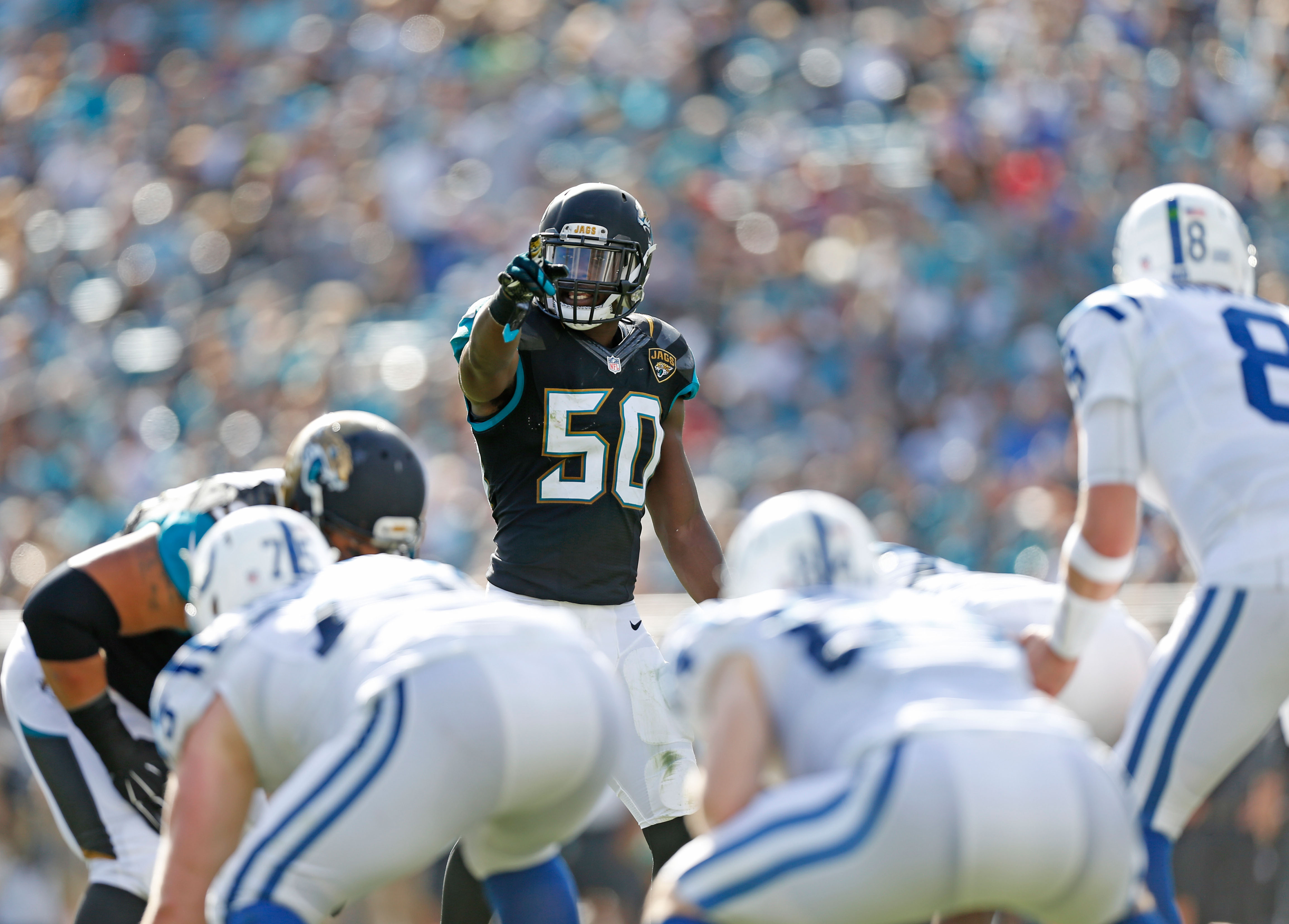 Telvin Smith establishes leadership through energy, accountability